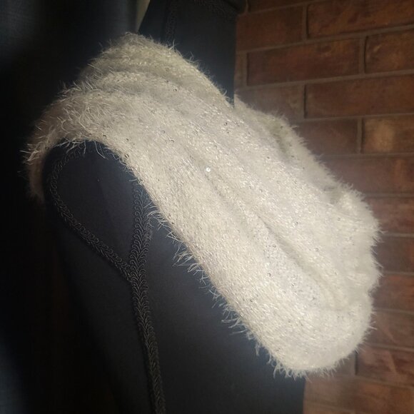 Infinity Scarf White Fuzzy/Fluffy Ultra-Soft with Sequins - Picture 3 of 7